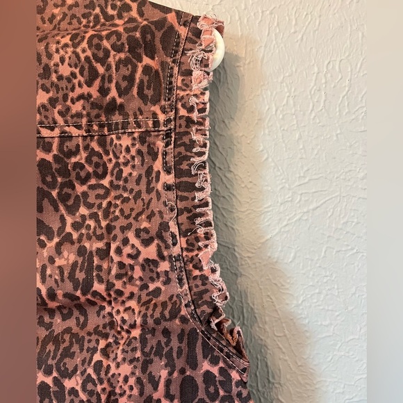 New English rose, pink leopard, cheetah, print button down vest - Picture 7 of 7